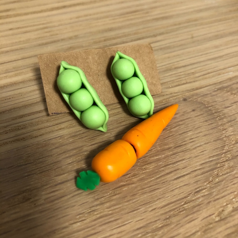 *3 for $20!!* Peapod and carrot earring